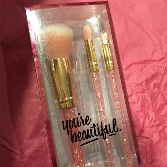 Other - NWT Brush Trio💓
